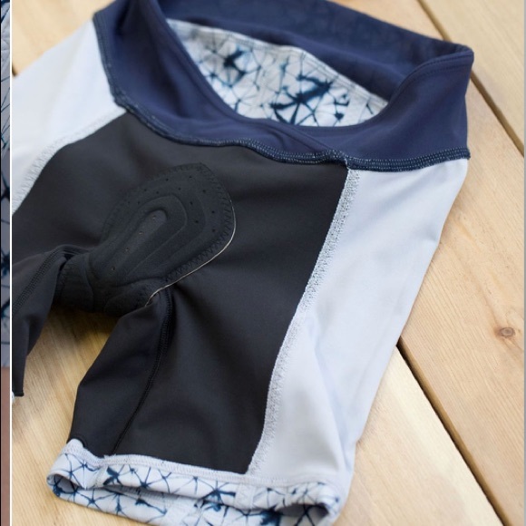 NWT LULULEMON PEDAL PACE SHORT STAR NAVY - Size 4 - Picture 6 of 8